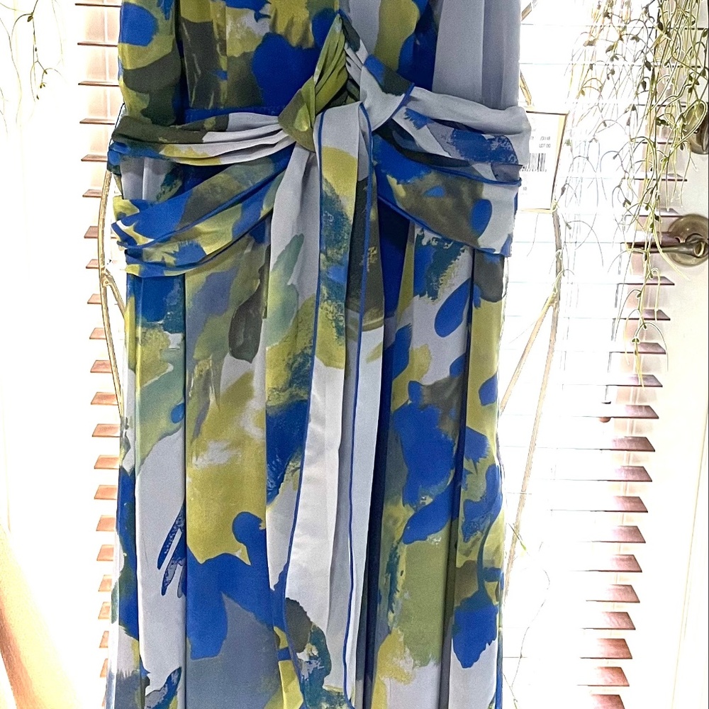 Dress - Picture 5 of 13